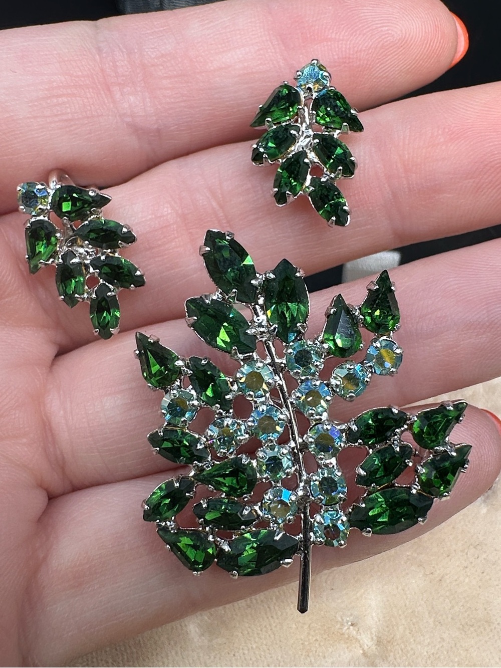Vintage B. David Emerald Green Rhinestone Brooch & Clip Earrings Set NOS